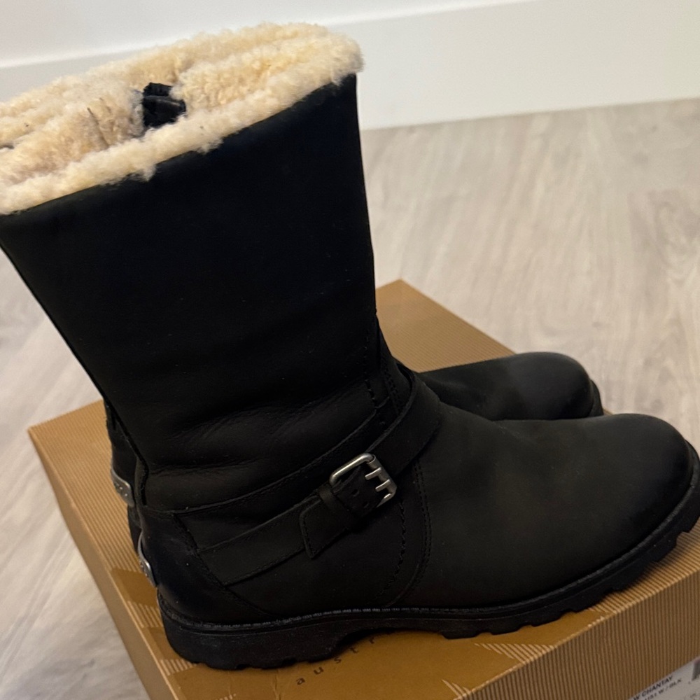 UGG Black Boots with Cream Shearling - Picture 6 of 8